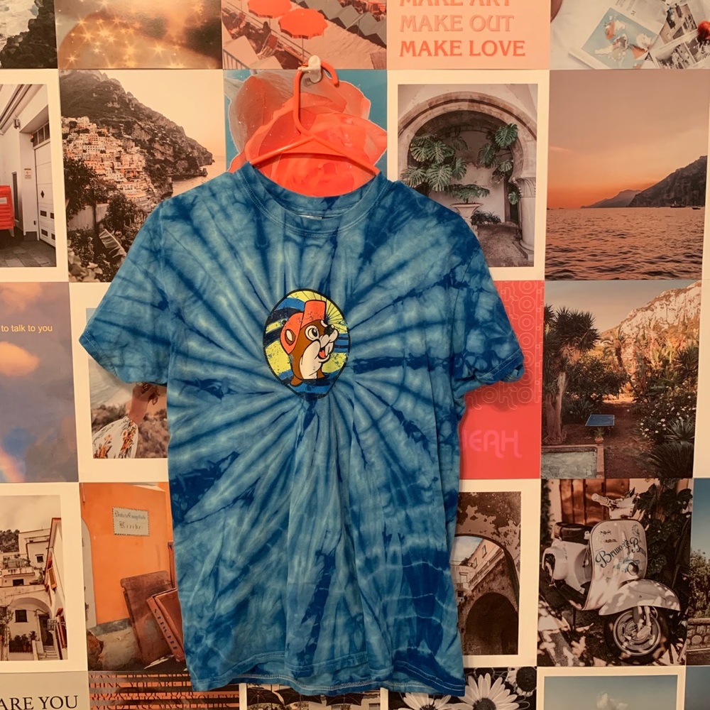 Original blue tie dye Buckee’s t-shirt